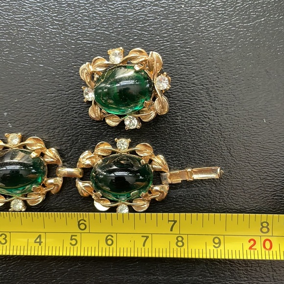 Vintage costume jewelry, stunning green & diamond colored stones in gold tone. - Picture 6 of 6
